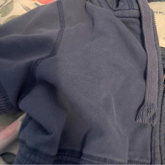 abercrombie and fitch sleeveless sweater with hoodie - Picture 5 of 7